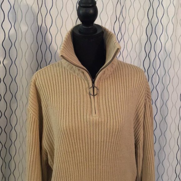 Cozy, H&M Divided sweater - Picture 2 of 3